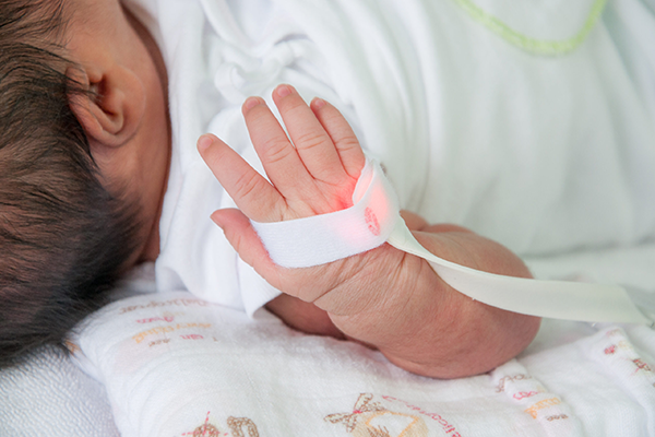 การตรวจคัดกรองทารกแรกเกิดเพื่อป้องกันภาวะปัญญาอ่อนที่เกิดจากโรคหายาก