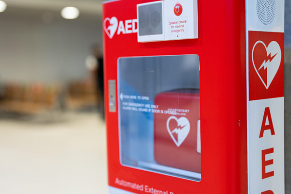 โครงการเสนอแนะการปรับปรุงกฎหมาย กฎ และระเบียบ ให้มีการบังคับใช้เครื่องกระตุกหัวใจไฟฟ้าอัตโนมัติ (AED) ในการช่วยฟื้นคืนชีพขั้นพื้นฐาน และการปฐมพยาบาลช่วยเหลือผู้ที่หัวใจหยุดเต้นให้กลับมาหายใจ (CPR)